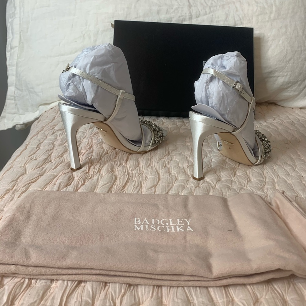 Badgley Mischka Elana sandal, NWT, 6, wedding - Picture 6 of 9